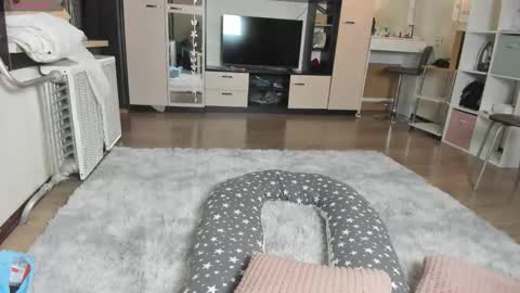 Heather online show from November 8, 2025, 3:07 am