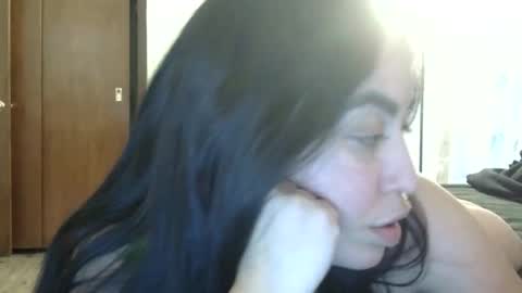 heatwavee online show from November 10, 2025, 6:07 pm