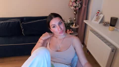 Heaven girl online show from October 6, 2025, 7:22 pm