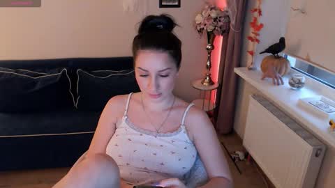 Heaven girl online show from November 13, 2025, 11:42 am