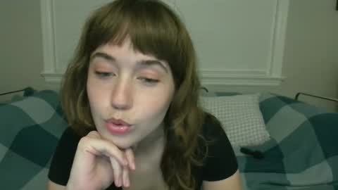 Snapshot of heavenlysiren chatting on April 18, 2026, 4:49 am heavenlysiren online show from April 18, 2026, 4:49 am