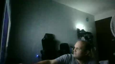 Snapshot of heavy_rebellxc chatting on February 12, 2026, 5:13 am Heavy Rebell online show from February 12, 2026, 5:13 am