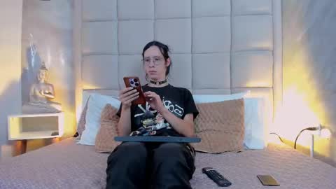 Snapshot of hecate1_ chatting on September 26, 2025, 8:35 pm Keira Hecate online show from September 26, 2025, 8:35 pm