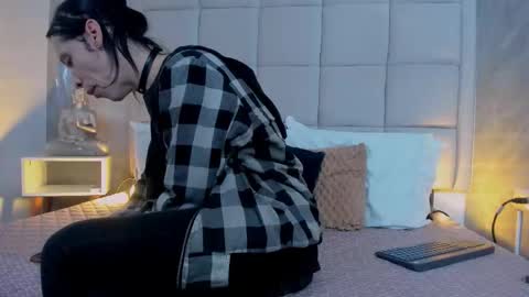 Snapshot of hecate1_ chatting on October 1, 2025, 8:26 pm Keira Hecate online show from October 1, 2025, 8:26 pm