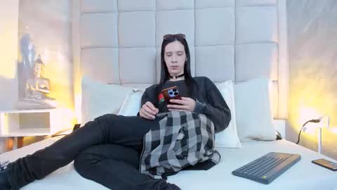 Snapshot of hecate1_ chatting on October 19, 2025, 7:47 pm Keira Hecate online show from October 19, 2025, 7:47 pm