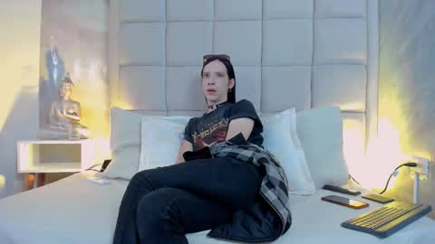 Snapshot of hecate1_ chatting on October 27, 2025, 7:40 pm Keira Hecate online show from October 27, 2025, 7:40 pm