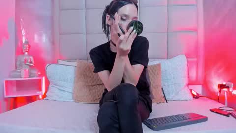 Keira Hecate online show from November 26, 2025, 8:10 pm