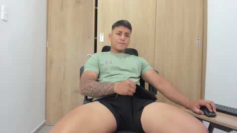 Snapshot of hector_18_ chatting on February 21, 2026, 2:29 pm 18 online show from February 21, 2026, 2:29 pm