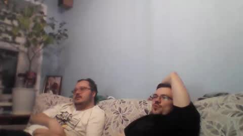 hedineko online show from May 10, 2026, 1:05 pm