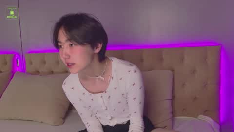 Snapshot of heejinwang chatting on October 15, 2025, 8:20 pm HEEJIN online show from October 15, 2025, 8:20 pm