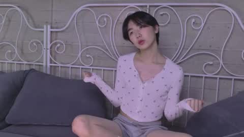 Snapshot of heejinwang chatting on October 23, 2025, 8:40 pm HEEJIN online show from October 23, 2025, 8:40 pm