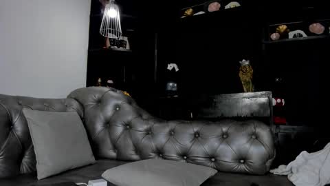 heellboy_ online show from November 23, 2025, 2:22 am