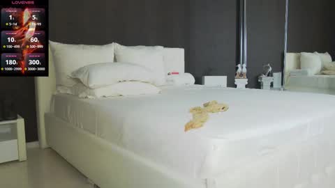 Snapshot of hefner_girl chatting on September 17, 2025, 3:35 pm Helen online show from September 17, 2025, 3:35 pm