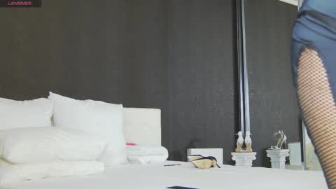 Snapshot of hefner_girl chatting on September 25, 2025, 1:31 am Helen online show from September 25, 2025, 1:31 am