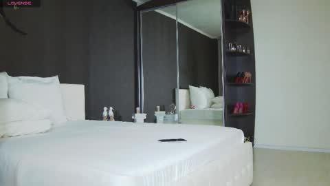 Snapshot of hefner_girl chatting on October 13, 2025, 4:18 pm Helen online show from October 13, 2025, 4:18 pm