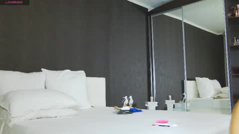 Snapshot of hefner_girl chatting on October 22, 2025, 4:18 pm Helen online show from October 22, 2025, 4:18 pm