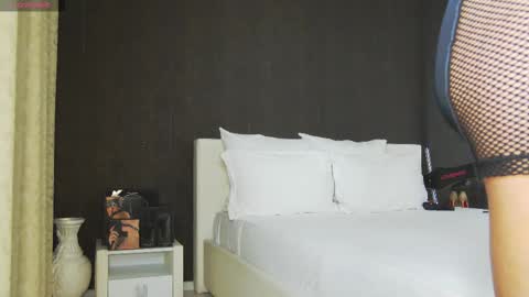 Helen online show from December 1, 2025, 9:09 pm