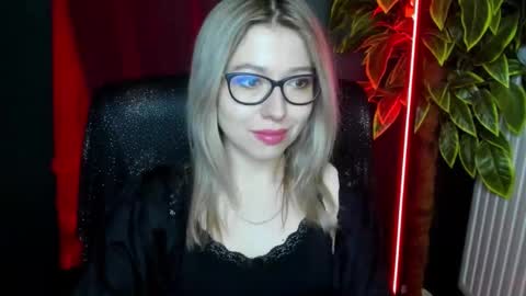 Snapshot of heidi_pleasure chatting on March 9, 2026, 5:44 am Heidi online show from March 9, 2026, 5:44 am