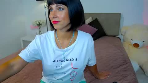 heidieraven online show from July 13, 2026, 2:09 pm