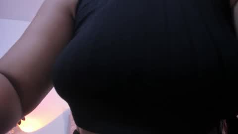 Snapshot of heidimountain chatting on October 13, 2025, 10:10 pm Anny Ferreiro online show from October 13, 2025, 10:10 pm