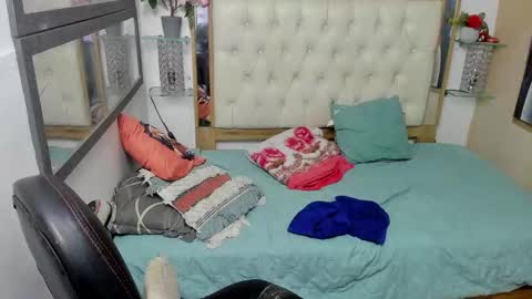 Snapshot of heiker_ chatting on October 7, 2025, 2:53 am heiker_ online show from October 7, 2025, 2:53 am