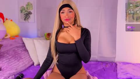 Snapshot of heily_fox chatting on November 15, 2025, 6:22 am HEILY online show from November 15, 2025, 6:22 am