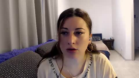 helen_adams_ online show from June 18, 2026, 5:51 am