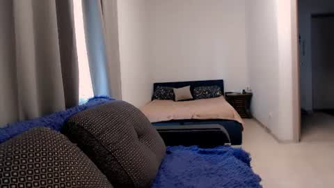 helen_adams_ online show from June 18, 2026, 9:14 am