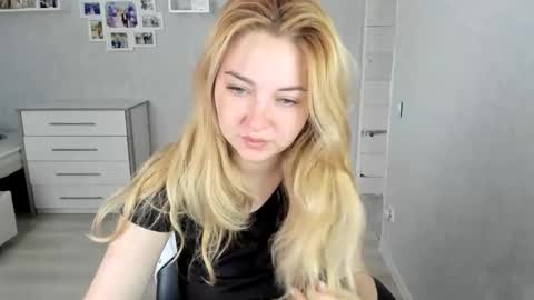 Snapshot of helen_angel_girl chatting on May 10, 2026, 5:34 am Helen sven online show from May 10, 2026, 5:34 am
