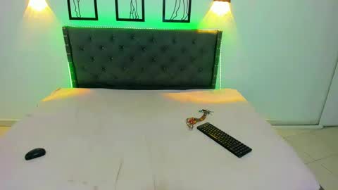 helen_curly online show from September 19, 2025, 2:29 pm