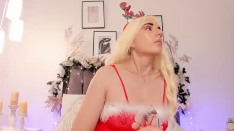 Snapshot of helen_mooree chatting on December 21, 2024, 4:46 pm Helen online show from December 21, 2024, 4:46 pm