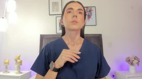 Helen  online show from June 11, 2026, 12:47 pm