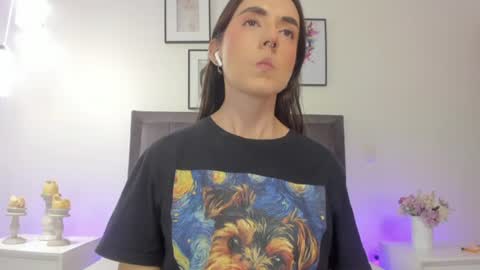 Helen  online show from June 14, 2026, 12:51 pm