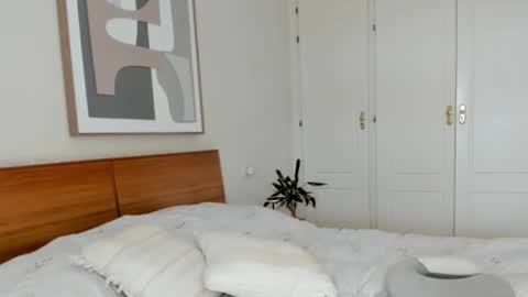 helena_hills online show from October 17, 2025, 10:51 am