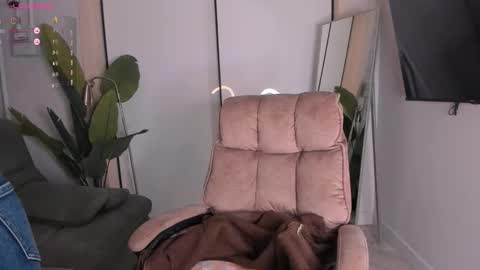 Helen online show from November 9, 2025, 2:59 pm