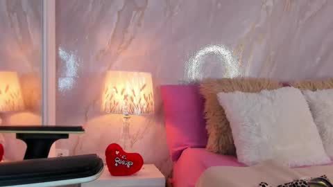 Helena Santos  online show from February 25, 2026, 11:09 am