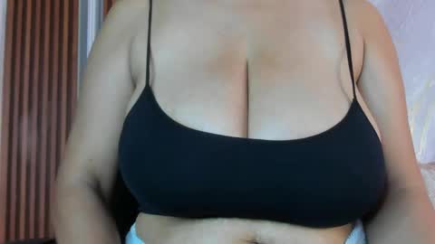 Snapshot of helena_santos01 chatting on April 12, 2026, 11:48 am Helena Santos online show from April 12, 2026, 11:48 am