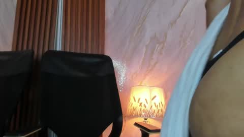 Snapshot of helena_santos01 chatting on April 22, 2026, 4:30 pm Helena Santos online show from April 22, 2026, 4:30 pm