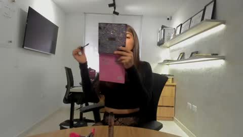 helenafoumier online show from May 3, 2026, 2:01 pm