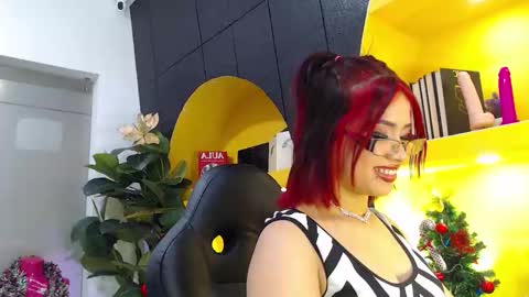 Snapshot of helenascott chatting on December 22, 2025, 7:44 pm Helena online show from December 22, 2025, 7:44 pm