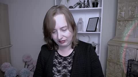 Snapshot of helenbrais chatting on October 10, 2025, 6:56 am Helen online show from October 10, 2025, 6:56 am