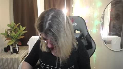 helenenigma online show from January 25, 2025, 5:18 am