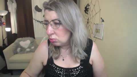 helenenigma online show from November 3, 2025, 7:26 pm