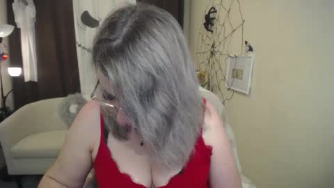 helenenigma online show from November 5, 2025, 7:36 pm