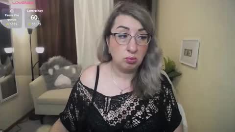 helenenigma online show from November 17, 2025, 7:19 pm