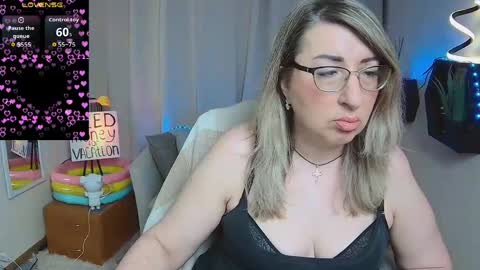 Snapshot of helenenigma chatting on May 28, 2026, 6:38 pm helenenigma online show from May 28, 2026, 6:38 pm