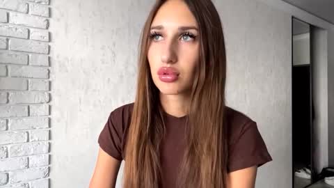 Snapshot of helenjoyne chatting on September 19, 2025, 9:11 am Chloe online show from September 19, 2025, 9:11 am