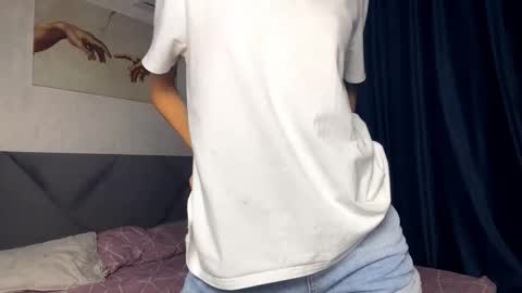 Snapshot of helenjoyne chatting on October 2, 2025, 12:34 pm Chloe online show from October 2, 2025, 12:34 pm