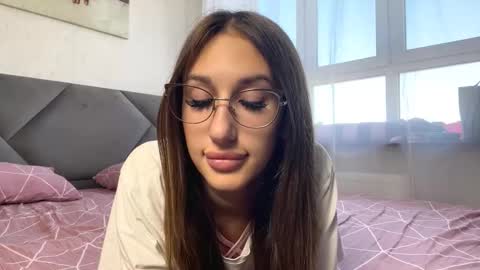 Snapshot of helenjoyne chatting on October 17, 2025, 12:08 pm Chloe online show from October 17, 2025, 12:08 pm