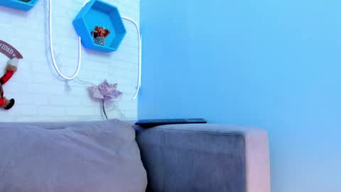 Snapshot of helenn_monroy1 chatting on December 11, 2024, 2:44 pm    online show from December 11, 2024, 2:44 pm